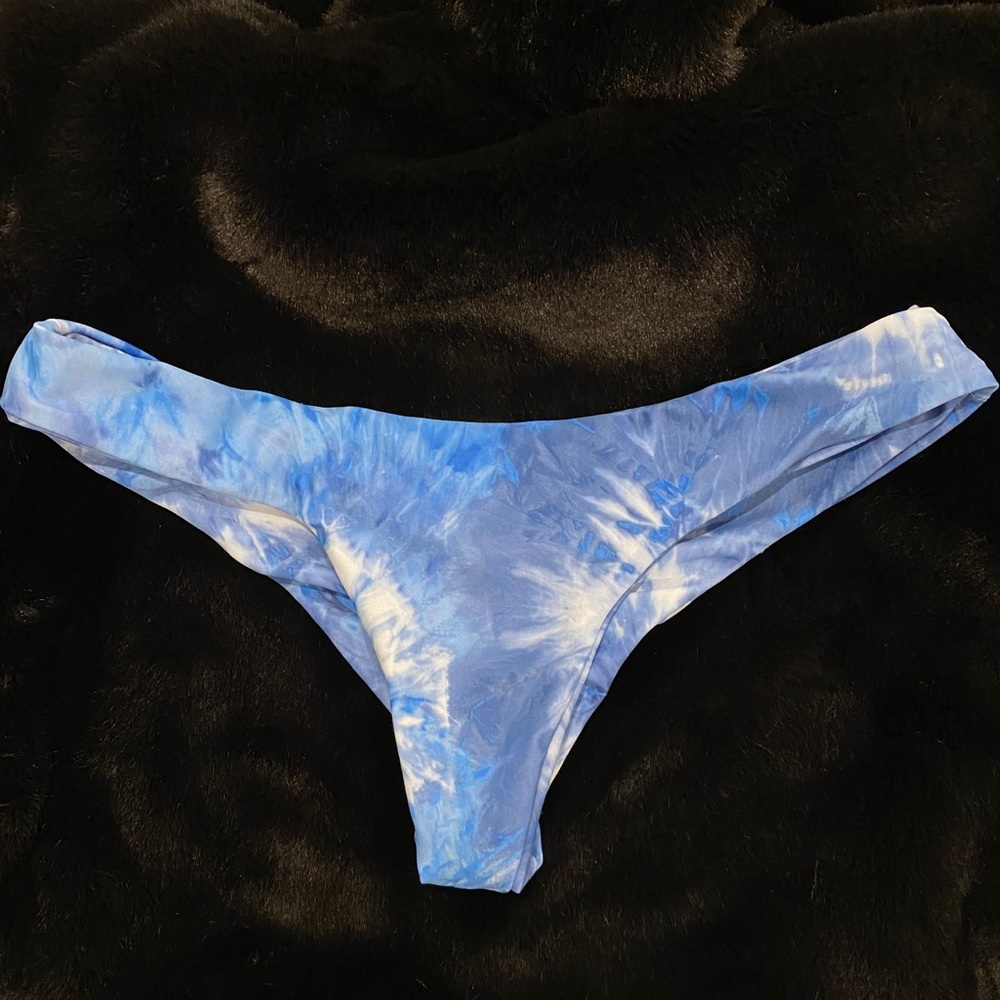 BLUE TIE-DYE BIKINI BOTTOM
